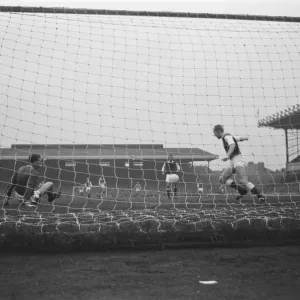 Arsenal 3 v West Ham United 3. Old League Division one at Highbury Stadium Arsenal 3 v West Ham United 3. Old League Division one at Highbury Stadium