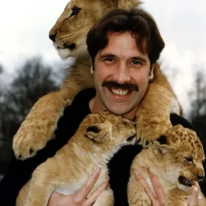 Arsenal and England footballer David Seaman holding three lions. 9th February 1997 Arsenal and England footballer David Seaman holding three lions. 9th February 1997