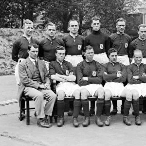 Arsenal Football Team squad 1927 Top row L-R: Cope, Baker, Parker, Lewis, Butler
