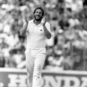 The Ashes England v Australia 6th Test at The Oval August 1981 Ian Botham applauds The Ashes England v Australia 6th Test at The Oval August 1981 Ian Botham applauds