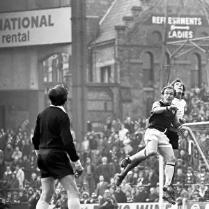 Aston Villa F. C. vs. Manchester United F. C. February 1975 75-01050-011