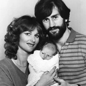 El capitán de Aston Villa, Dennis Mortimer, se convirtió en padre por primera vez esta semana.