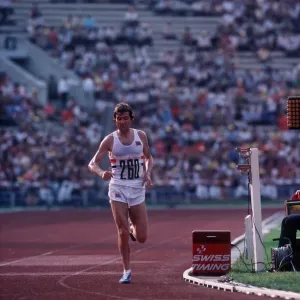 L'athlète Brendan Foster courant aux Jeux olympiques de 1980.