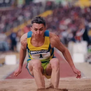 Athlete Jonathan Edwards Jonathan Edwards in action in the Triple Jump competition Athlete Jonathan Edwards Jonathan Edwards in action in the Triple Jump competition
