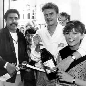 Leichtathlet Steve Cram Daley Thompson eröffnet die offizielle Boutique 