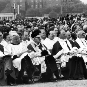 Attentive audience listen to Pope John Paul II Mass at Heaton Park, Manchester Attentive audience listen to Pope John Paul II Mass at Heaton Park, Manchester
