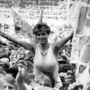 Audiences - Pop : Wham ! Concert de départ - Bag Lady. Une fan chanceuse (elle avait un billet).