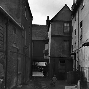 Bakers Yard, Uxbridge looking towards High Street, London. Circa 1930