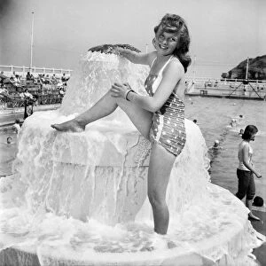 Bank holiday at Tynemouth. Bathing Girls. June 1960 M4320-001