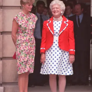 BARBARA BUSH WITH THE PRINCESS OF WALES 17 / 07 / 1991 BARBARA BUSH WITH THE PRINCESS OF WALES 17 / 07 / 1991