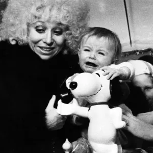 Barbara Windsor Visits Sick Children 1980 Print