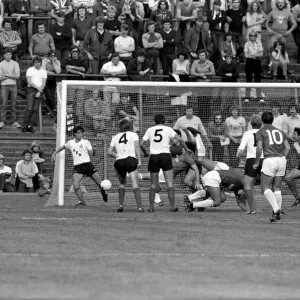 Barnsley 3 v. Bolton 0. September 1981 MF03-08-013 Barnsley 3 v. Bolton 0. September 1981 MF03-08-013