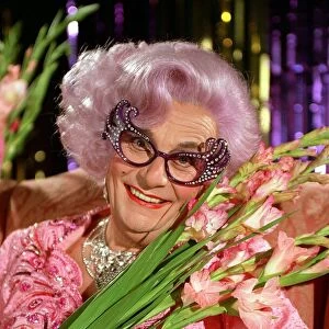BARRY HUMPHRIES, CREATOR OF DAME EDNA EVEREDGE 29 / 08 / 1992