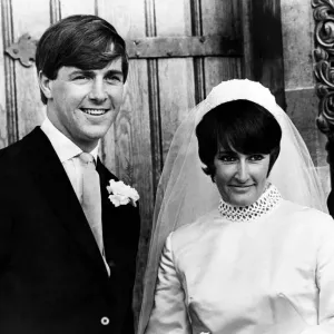 Barry John, (le demi d'ouverture du rugby à XV gallois) et Janet Talfan Davies le jour de leurs noces.