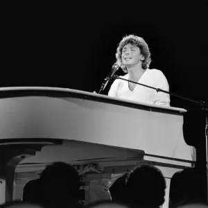Barry Manilow in concert at the Bay Front Arena, St. Petersburg, Florida, United States Barry Manilow in concert at the Bay Front Arena, St. Petersburg, Florida, United States