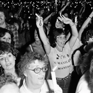 Barry Manilow fans watching him in concert at Blenhiem Palace Barry Manilow fans watching him in concert at Blenhiem Palace