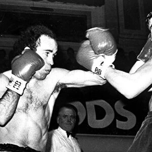 Barry McGuigan v Angel Oliver Boxing Match February 1982 Barry McGuigan (right)