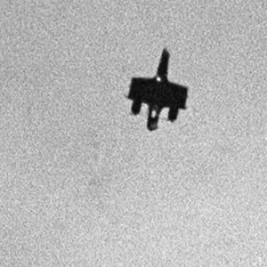 À partir d'une bataille dans le ciel de Londres à midi hier (15 septembre 1940)