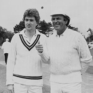 BBC television chat show Terry Wogan playing cricket May 1980 A©Mirrorpix