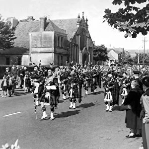 Bedlington Miners Picnic - The Northern Pipe Band arriving in Bedlington for