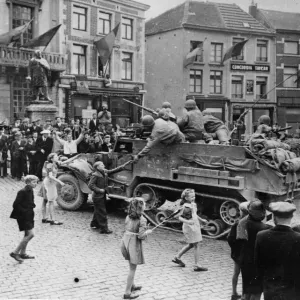 Belgian civilians welcome American troops in Soignies, Belgium Print