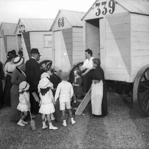 Belgian refugees in Ostend make themselves comfortable in bathing machines. 1914 Belgian refugees in Ostend make themselves comfortable in bathing machines. 1914