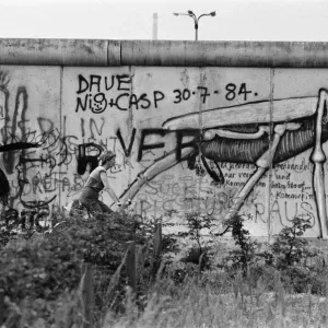 West Berlin Wall Graffiti Print, 6th August 1984 West Berlin Wall Graffiti Print, 6th August 1984