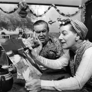 Bernard Youens et Jean Alexander qui jouent Stan et Hilda Ogden dans Coronation Street. Bernard Youens et Jean Alexander qui jouent Stan et Hilda Ogden dans Coronation Street.