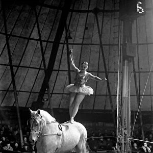 Bertram Mills Circus at Luton. April 1950 O23401-003