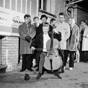 Bette Davis stars as a cellist in the 1970 film Connection Rooms Bette Davis stars as a cellist in the 1970 film Connection Rooms