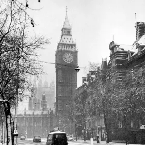Big Ben behind the times. Big Ben suffered from the weather when it began chimming ten