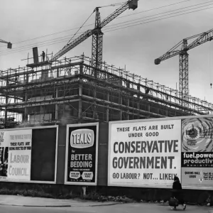 Billboard battlefield - While workmen hustle up Hulls tallest flats Billboard battlefield - While workmen hustle up Hulls tallest flats