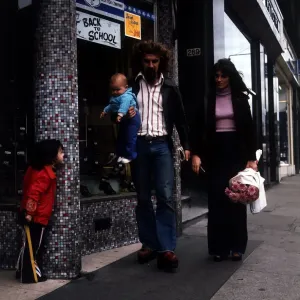 Billy Connolly with his ex wife Iris and children in September 1974 wife