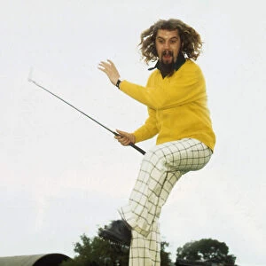 Billy Connolly playing golf September 1974 A©mirrorpix