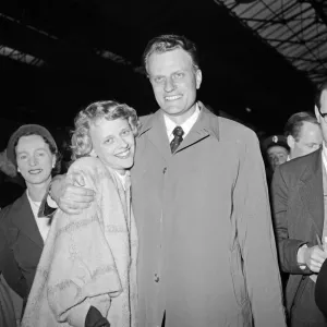Billy Graham, the evangelist, arrived in London tonight after his successful Scottish Billy Graham, the evangelist, arrived in London tonight after his successful Scottish