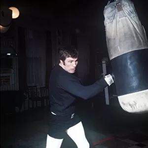 Billy Walker Boxer March 1969 Training in Battersea / punchbag / boxing