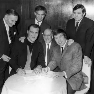 Billy Walker and Jack Bodell, signing contracts at The London Hilton Billy Walker and Jack Bodell, signing contracts at The London Hilton