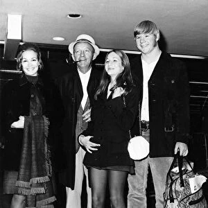 Bing Crosby arrives in London with his family - August 1972 dbase MSI