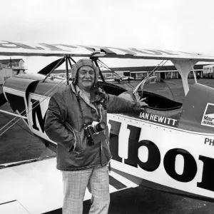 Le photographe du Birmingham Mail, Neil Donald, met à nouveau son casque de pilote avant de décoller.