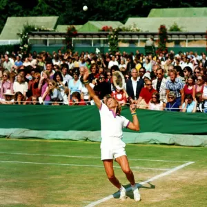 Bjorn Borg serving at Wimbledon 1973. Local Caption watscan - 19 / 04 / 2010 Bjorn Borg serving at Wimbledon 1973. Local Caption watscan - 19 / 04 / 2010
