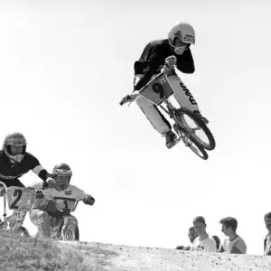 Piste de BMX au Redcar racecourse, les pilotes en compétition dans les championnats régionaux. 21 mai 1988.