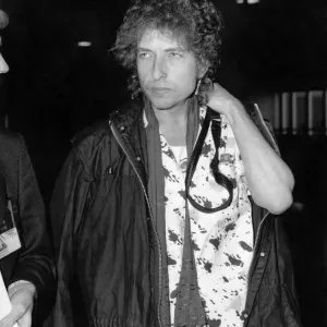 Bob Dylan at London airport. 6th October 1986 Bob Dylan at London airport. 6th October 1986