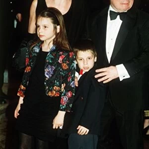 Bob Hoskins Film / Actor with his wife and children at the Premier of Hook Dbase MSI