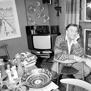Bob Monkhouse, entertainer pictured inside his home - 08 / 03 / 1989