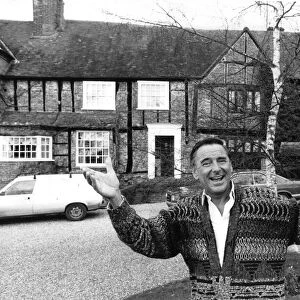 Bob Monkhouse outside his home in the country 02 / 03 / 1989