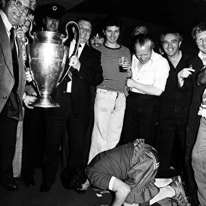 Bob Paisley Liverpool manager May 1978 with the European Cup with supporters