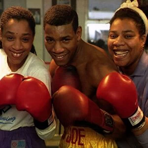 Bobbi Joe Edwards Manchester Boxer With His Sisters Diane And Doreen