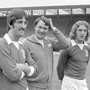 Bobby Robson Ipswich Town Manager with players David Johnson (l) and Kevin Beatie (r