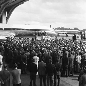 BOCA receive their delivery of their first Comet IV from De Havilland