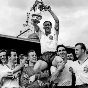 Bolton Wanderers Beat Manchester United at Wembley: Bolton players chair their Captain Bolton Wanderers Beat Manchester United at Wembley: Bolton players chair their Captain